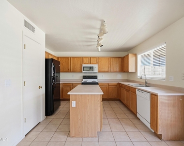 6107 N 135th Drive - Photo Thumbnail 6