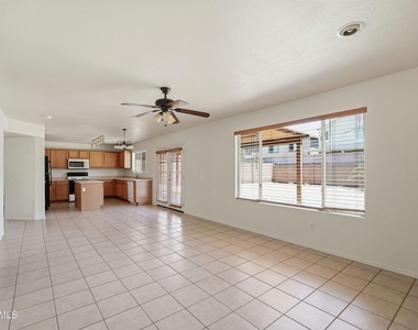 6107 N 135th Drive - Photo Thumbnail 5