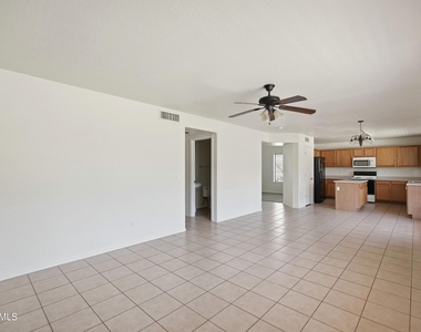 6107 N 135th Drive - Photo Thumbnail 4