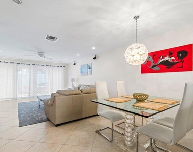 842 Se 19th Avenue - Photo Thumbnail 2