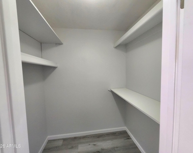 1168 E Cochise Drive - Photo Thumbnail 12