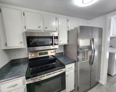 1168 E Cochise Drive - Photo Thumbnail 6