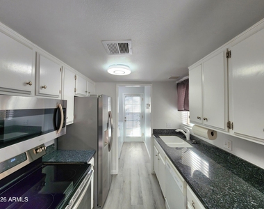 1168 E Cochise Drive - Photo Thumbnail 5