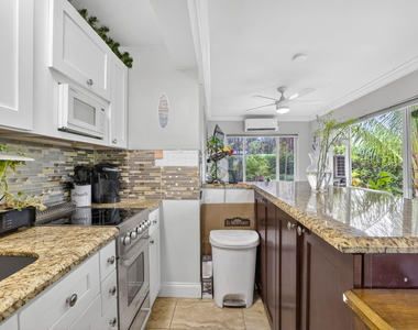 3207 Marine Drive - Photo Thumbnail 9