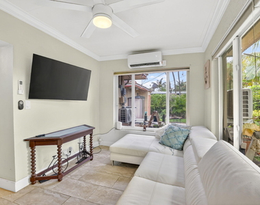 3207 Marine Drive - Photo Thumbnail 10