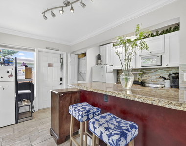 3207 Marine Drive - Photo Thumbnail 6