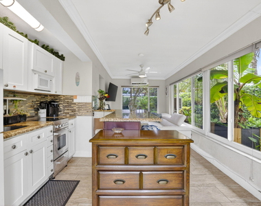 3207 Marine Drive - Photo Thumbnail 4