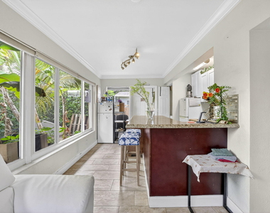 3207 Marine Drive - Photo Thumbnail 12