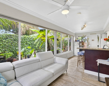 3207 Marine Drive - Photo Thumbnail 11