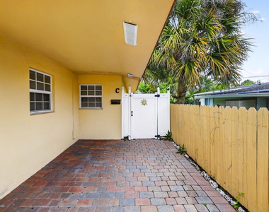 3207 Marine Drive - Photo Thumbnail 2