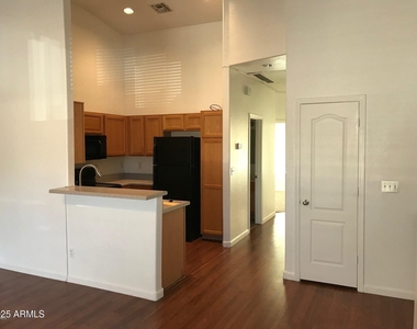 1406 W Emerald Avenue - Photo Thumbnail 5