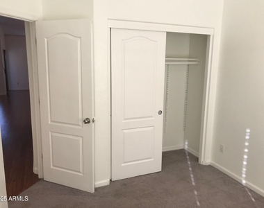 1406 W Emerald Avenue - Photo Thumbnail 7