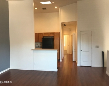 1406 W Emerald Avenue - Photo Thumbnail 3