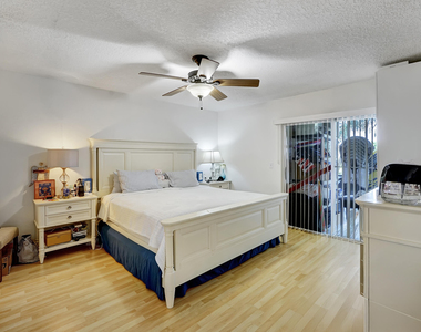 4040 Crystal Lake Drive - Photo Thumbnail 12