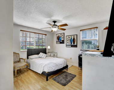 4040 Crystal Lake Drive - Photo Thumbnail 17