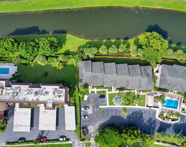 4040 Crystal Lake Drive - Photo Thumbnail 20
