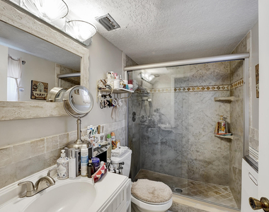 4040 Crystal Lake Drive - Photo Thumbnail 16