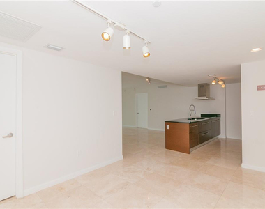 465 Brickell Avenue - Photo Thumbnail 14