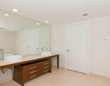 465 Brickell Avenue - Photo Thumbnail 25