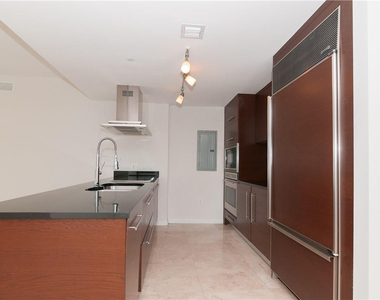 465 Brickell Avenue - Photo Thumbnail 8