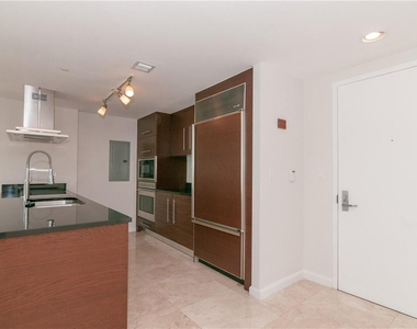 465 Brickell Avenue - Photo Thumbnail 7