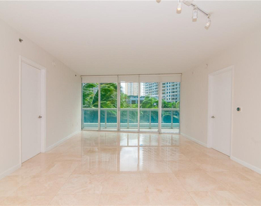 465 Brickell Avenue - Photo Thumbnail 5