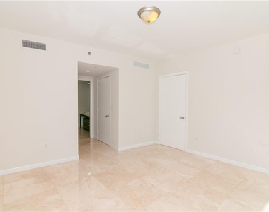 465 Brickell Avenue - Photo Thumbnail 17