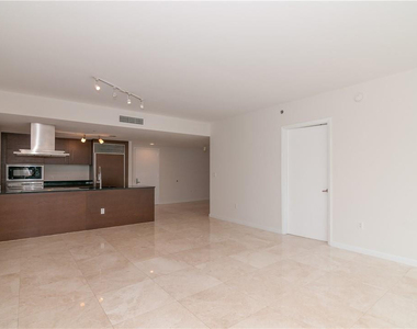 465 Brickell Avenue - Photo Thumbnail 12
