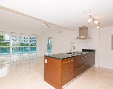 465 Brickell Avenue - Photo Thumbnail 6