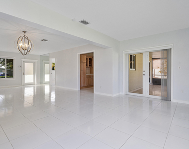 2475 Ne 214th Street - Photo Thumbnail 7