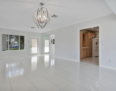 2475 Ne 214th Street - Photo Thumbnail 9