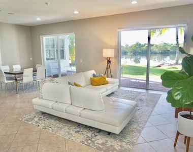 878 Lavender Circle - Photo Thumbnail 10