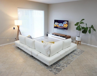 878 Lavender Circle - Photo Thumbnail 4