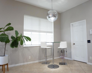 878 Lavender Circle - Photo Thumbnail 3
