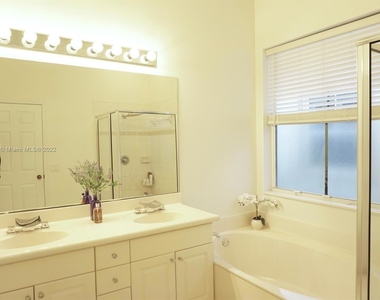 878 Lavender Circle - Photo Thumbnail 18