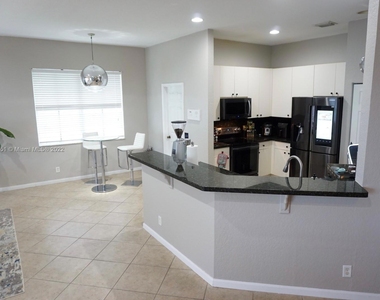 878 Lavender Circle - Photo Thumbnail 2