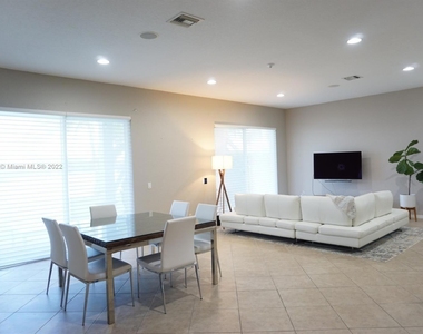 878 Lavender Circle - Photo Thumbnail 7