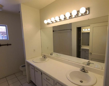 1407 W Glenrosa - Photo Thumbnail 8