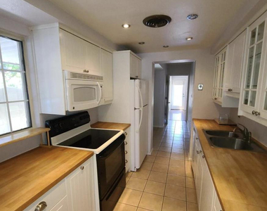 1407 W Glenrosa - Photo Thumbnail 3