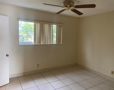 1812 E Oakland Park Boulevard - Photo Thumbnail 3