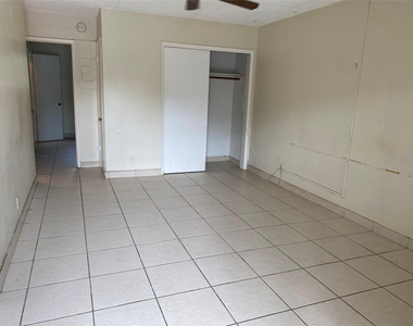 1812 E Oakland Park Boulevard - Photo Thumbnail 1