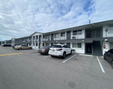 1812 E Oakland Park Boulevard - Photo Thumbnail 6