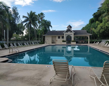7913 Sanibel Drive - Photo Thumbnail 12