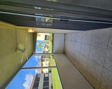 211 E Saxony Lane - Photo Thumbnail 13