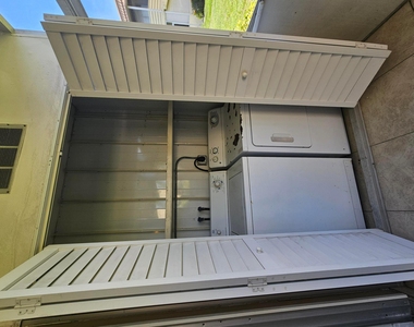 211 E Saxony Lane - Photo Thumbnail 16