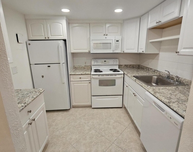 211 E Saxony Lane - Photo Thumbnail 3
