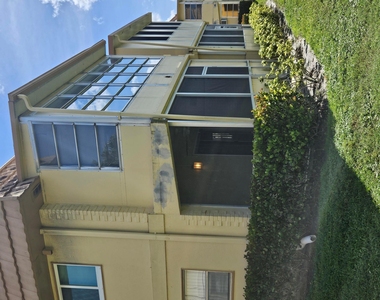 211 E Saxony Lane - Photo Thumbnail 17