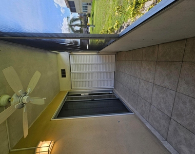 211 E Saxony Lane - Photo Thumbnail 15