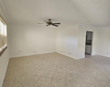 211 E Saxony Lane - Photo Thumbnail 1