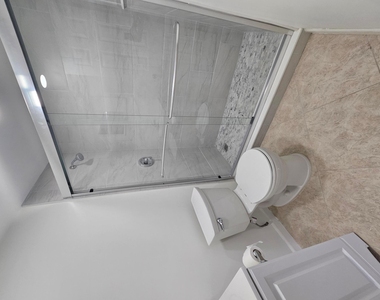 211 E Saxony Lane - Photo Thumbnail 10
